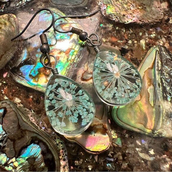 Real Pressed Flower Resin Drop Earrings - Picture 2 of 5